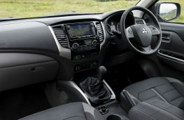 Mitsubishi L200, interior